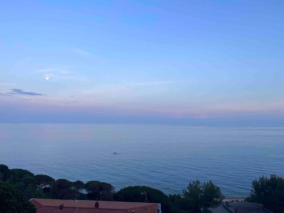Silenzio E Relax Fronte Mare A Varazze Exterior photo
